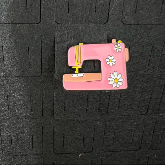 Sewing Machine Enamel Pin - Picture 2 of 2